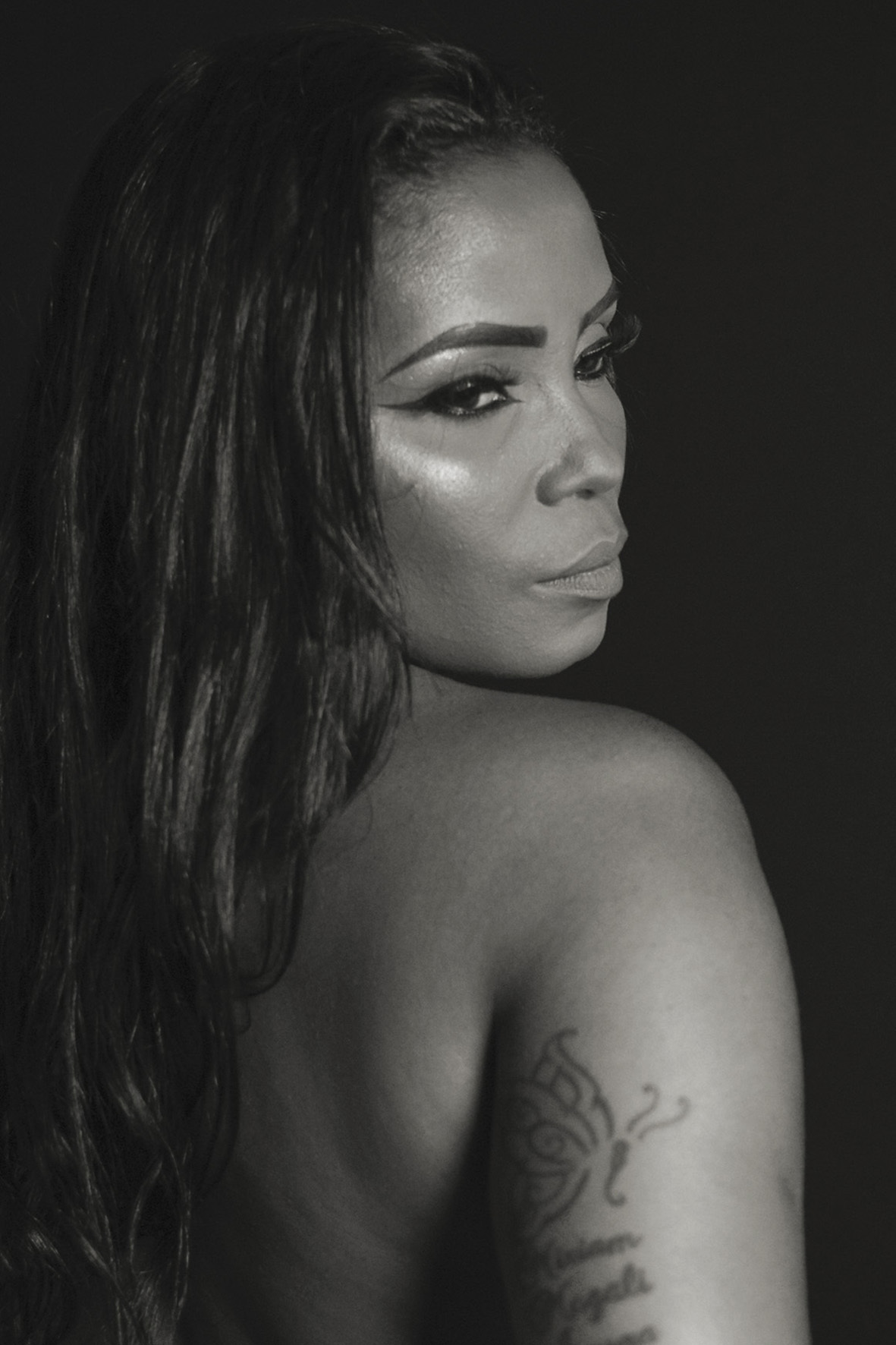 Débora a beleza da foto p&B