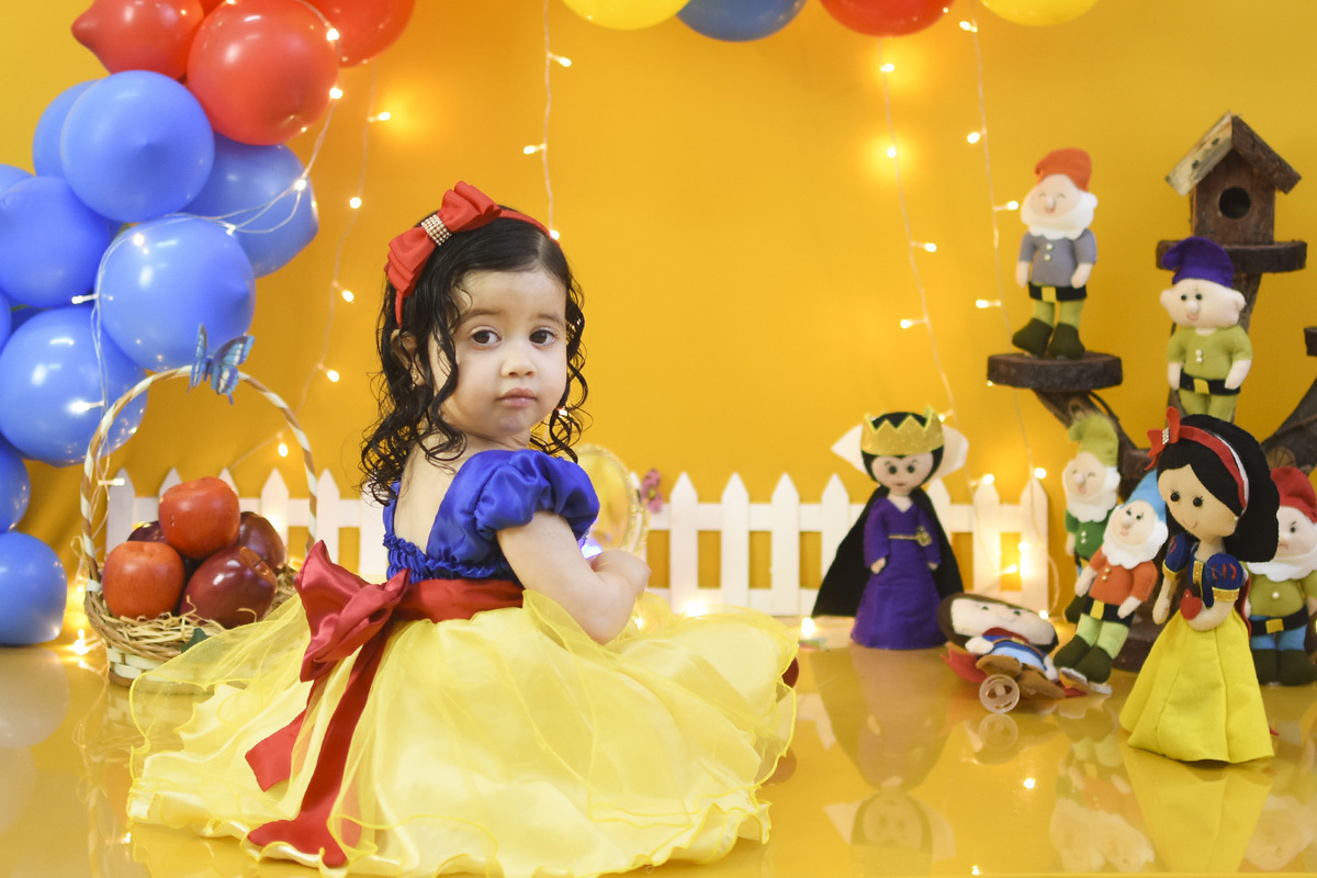 Julia vestida de Branca de Neve