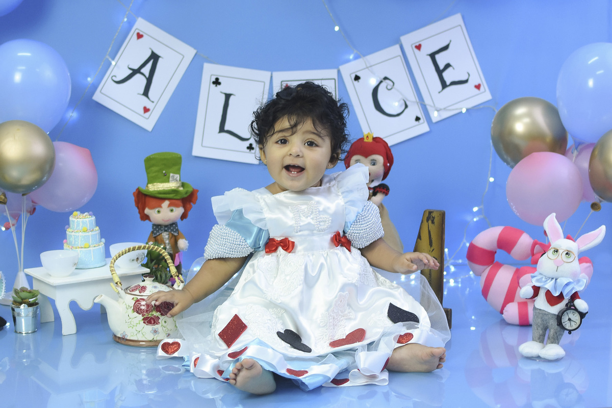 alice com a chaleira