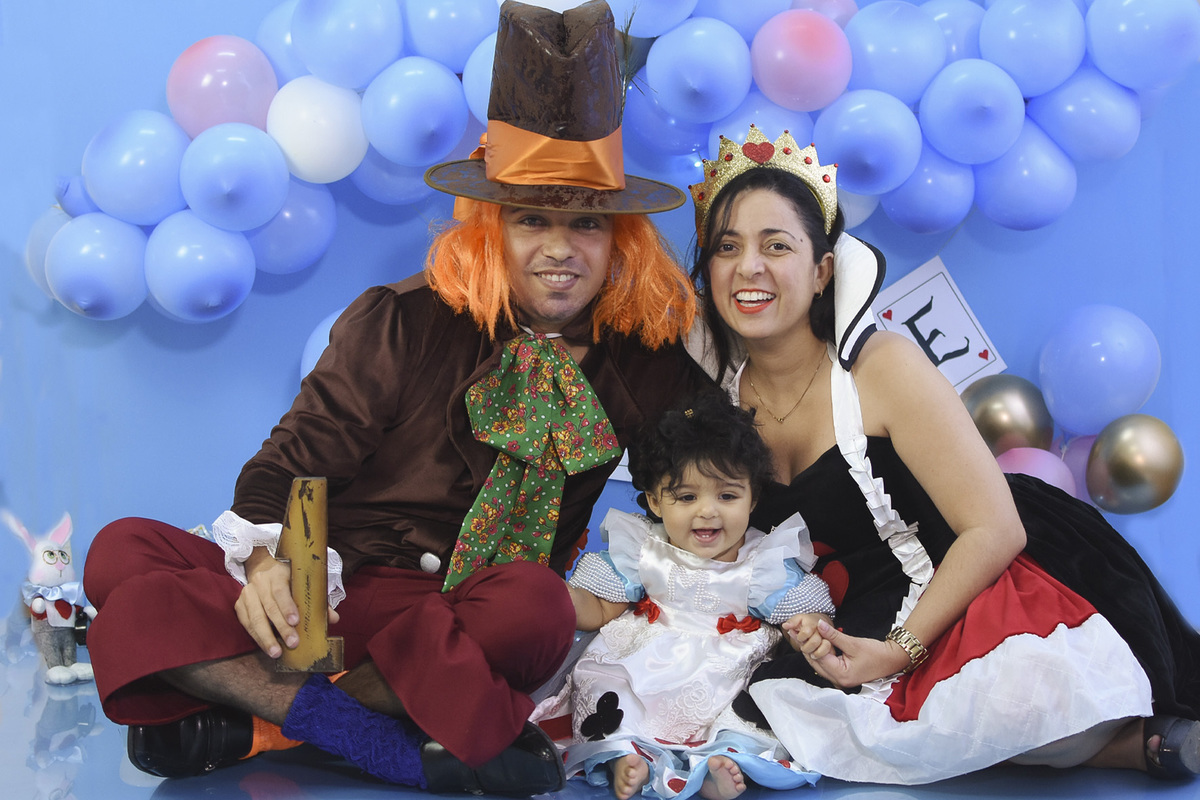 alice e os pais fantasiados