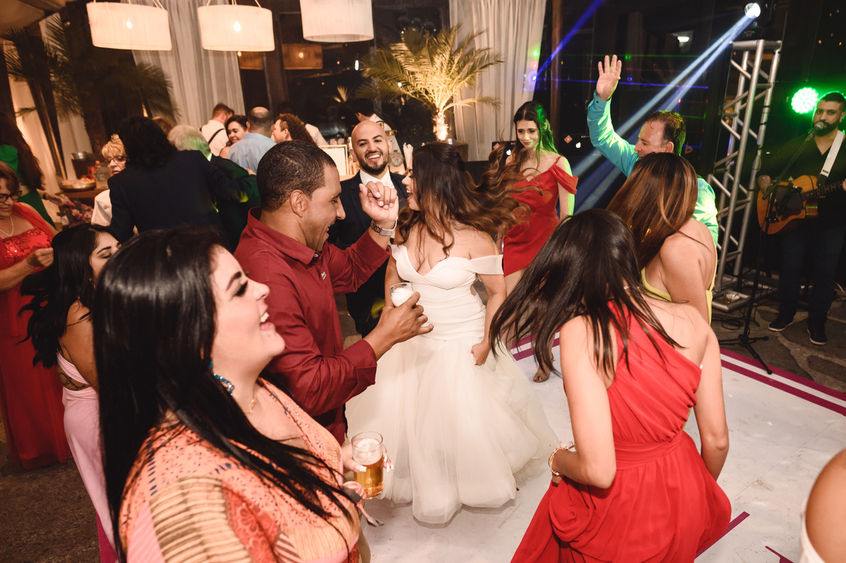 NOIVA NA PISTA DE DANÇA