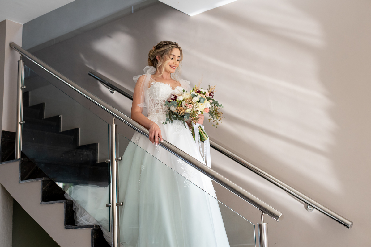 noiva na escadaria