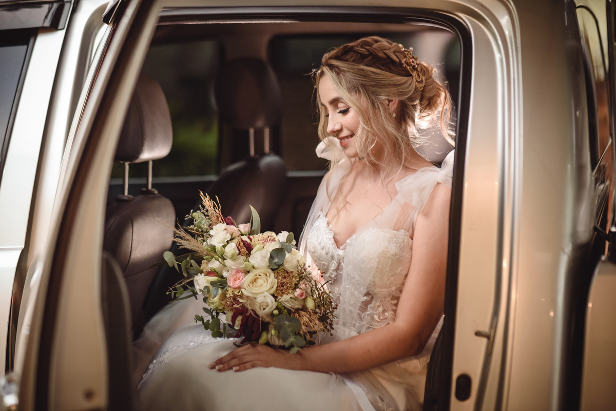 noiva no carro