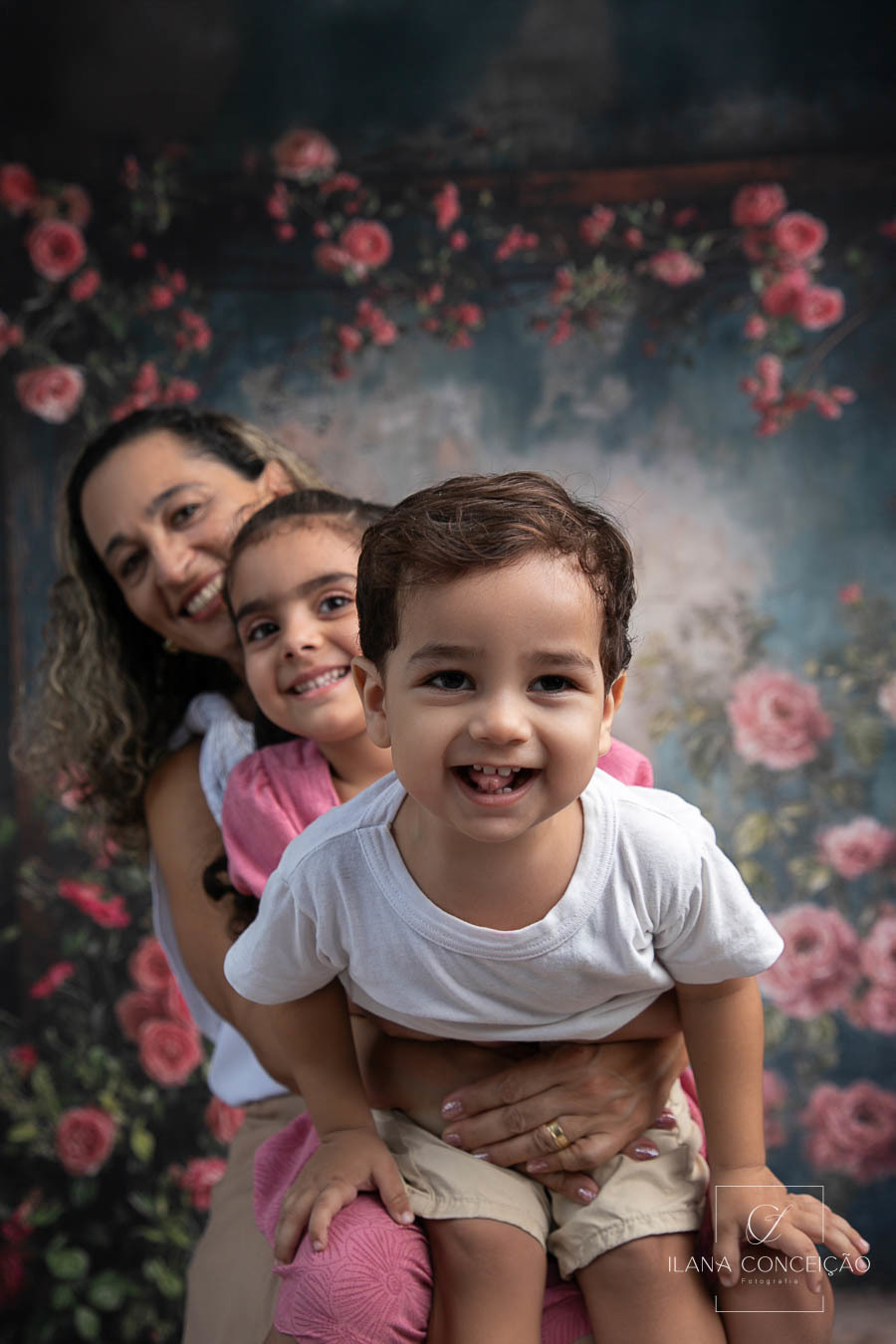 O tempo nunca para, mas o amor encontra um jeito de permanecer.
