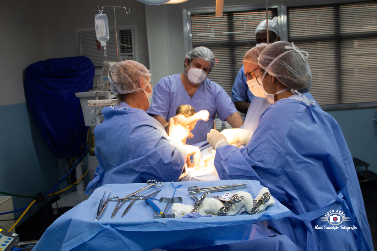 Fotografia do nascimento do Derick Kayodê no Domingos Lourenço Hospital e  Maternidade. 