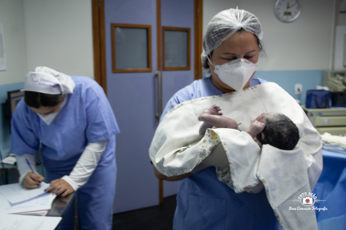 Fotografia do nascimento do Derick Kayodê no Domingos Lourenço Hospital e  Maternidade. 
