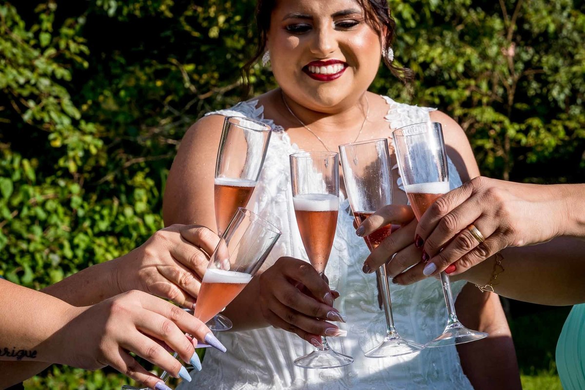 Making of noiva - vestido de noiva- noiva Curitiba - wedding  - bride - casamento - sitio do caqui - casamento ao ar livre - vestido de noiva - madrinhas da noiva - noiva linda - fotografo de casamento - fotografo em Curitiba 