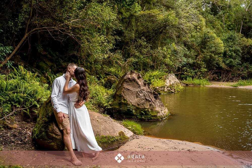 Ensaio de casal - pre wedding - curitiba - cachoeira - ensaio - fotografo curitiba - ensaio na cachoeira - ensaio na chuva - ensaio na trilha - melhor fotografo - melhor fotografia - wedding - bride