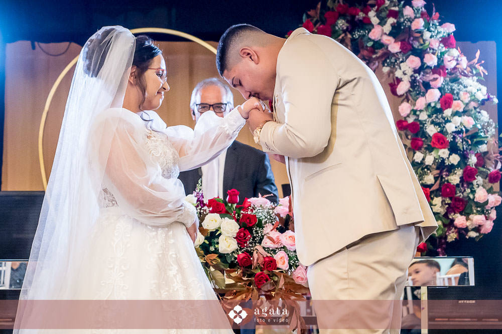 casamento Cristão-casamento CCB-noivos CCB-congregação cristã-noivos Cristãos-cerimônia-fotografo de casamento-fotografo em curitiba-melhor fotografo-casamento no castelo-castelo Betel-making of noiva-making of noivo-vestido de noiva-buque de noiva