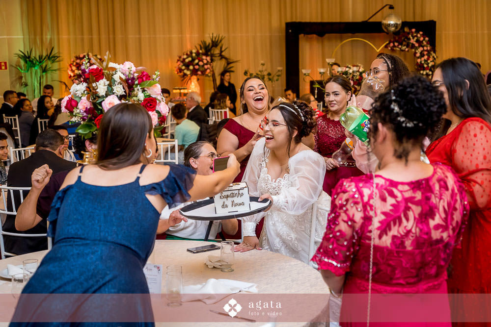 casamento Cristão-casamento CCB-noivos CCB-congregação cristã-noivos Cristãos-cerimônia-fotografo de casamento-fotografo em curitiba-melhor fotografo-casamento no castelo-castelo Betel-making of noiva-making of noivo-vestido de noiva-buque de noiva