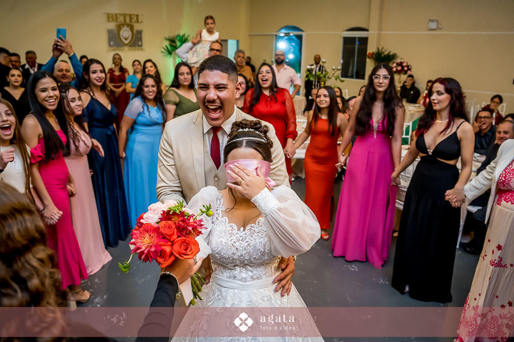 casamento Cristão-casamento CCB-noivos CCB-congregação cristã-noivos Cristãos-cerimônia-fotografo de casamento-fotografo em curitiba-melhor fotografo-casamento no castelo-castelo Betel-making of noiva-making of noivo-vestido de noiva-buque de noiva