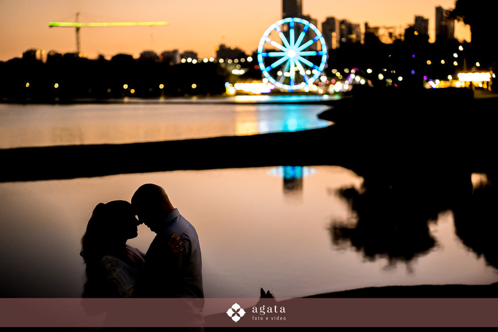 pre weddding-ensaio externo-ensaio de casal-fotografo curitiba-pre wedding no barigui-parque barigui-wedding-ensaio no parque-bride-noivas Curitiba-fotografo de casamento Curitiba-ensaio pre casamento no barigui-ensaio com pet-pre wedding com pet