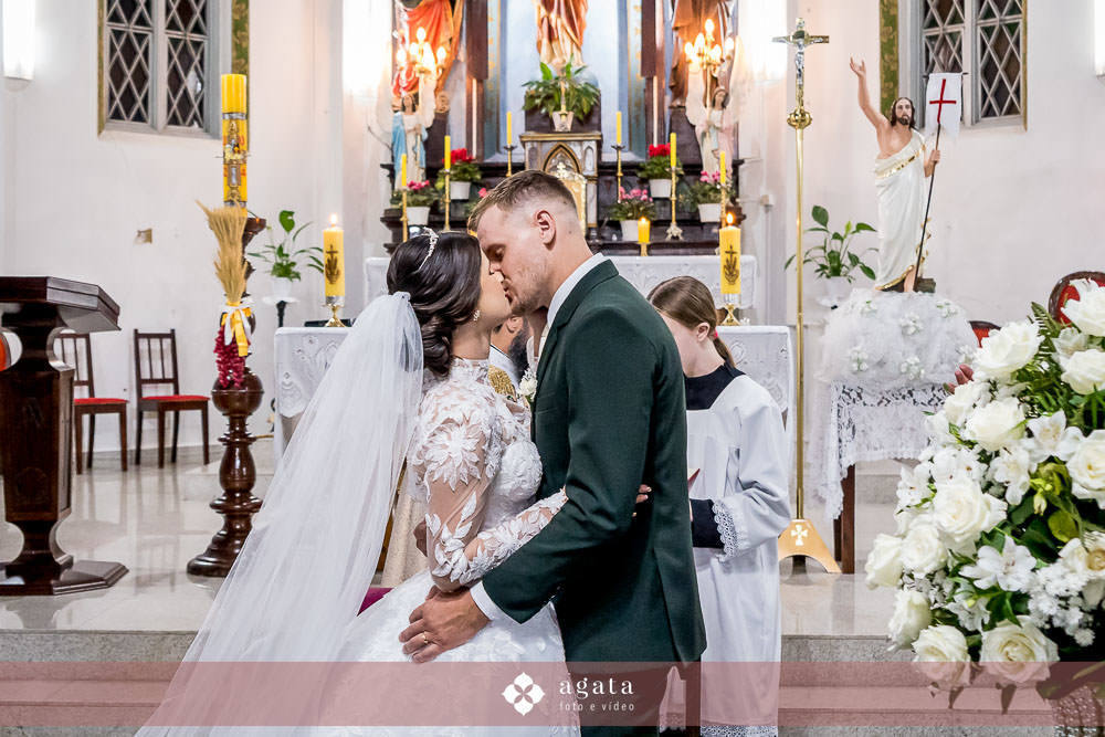 casamento catolico-wedding-fotografo de casamento-casamento na igreja-colonia Murici-chácara Illustratti-Diacono Márcio-casamento católico-igreja Católica-casal católico-bride-fotografo-melhor fotografo-fotografo curitiba-matrimonio