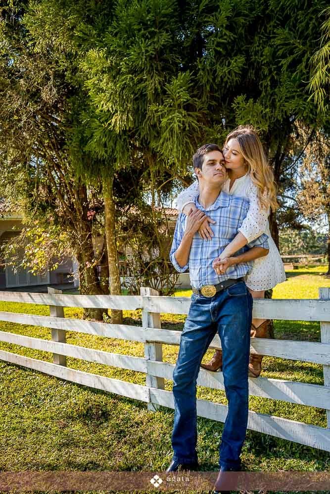 ensiao pre wedding-pre wedding curitiba-haras fortaleza-casamento ao ar livre-fotografo de casamento-ensaio ao ar livre-ensaio de casal curitiba-casal cristão-casamento cristão-casamento CCB-congregação cristã no Brasil-casamento ar livre-haras fortaleza