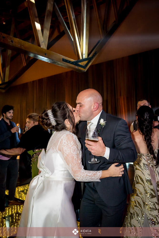 casamento na igreja-casamento curitiba-paroquia bom jesus-cerimonial norton-fotografo de casamento-fotografo em curitiba-wedding-mist eventos curitiba-casamento catolico-casamento com festa-valsa dos noivos-cha revelação-revelação sexo do bebe