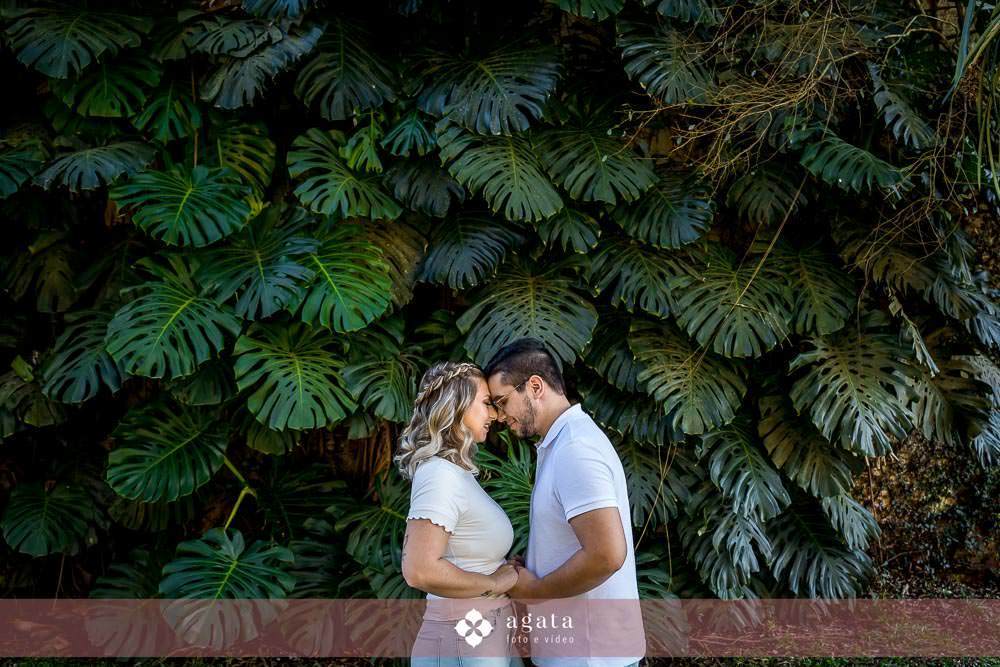ensaio pré wedding-happy ranch curitiba-ensaio de casal-fotografo de casamento-fotografo curitiba-ensaio pre casamento-ensaio externo-casamento 2025-ensaio pre wedding com pet-lhasa apso-ensaio com pet-cachorro fofinho-ensaio chacara happy ranch 