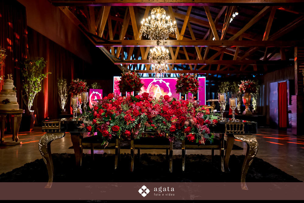 aniversário de 15 anos-XV anos-fotografo curitiba-fotografo de aniversario-mist eventos curitiba-festa de 15 anos-decoração curitiba-decoração vermelha-festa de 15 anos vermelho-debutante de vermelho-baile de 15 anos-valsa de 15 anos-story maker curitiba