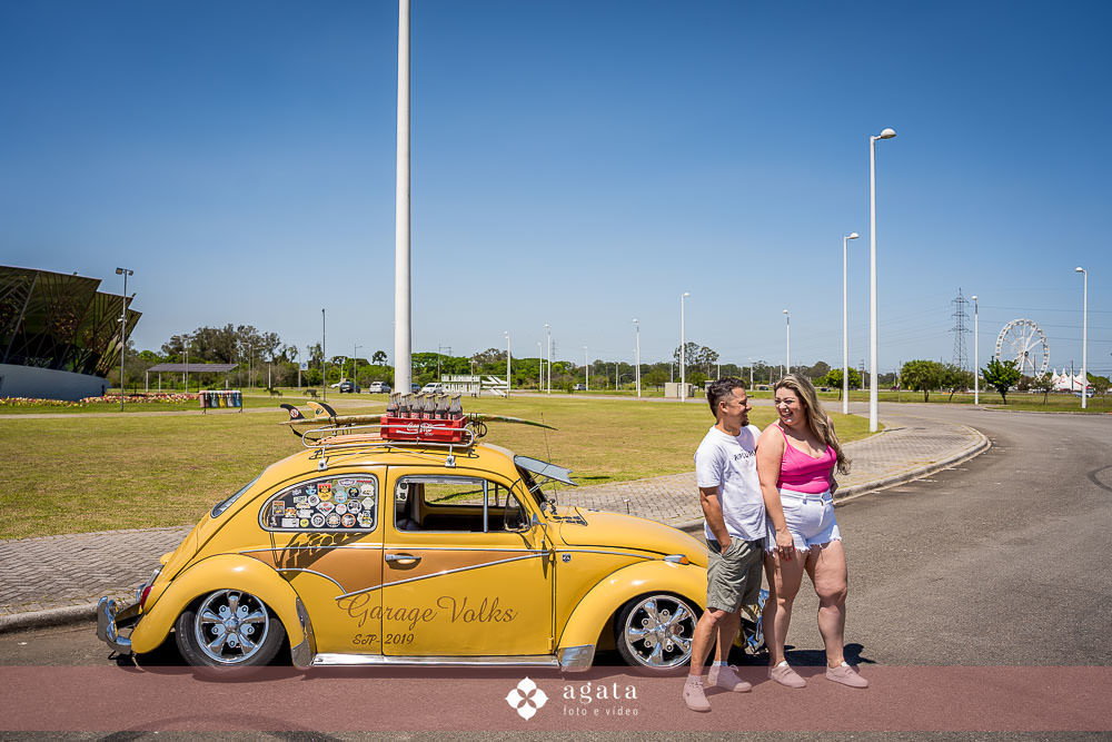 ensaio pre wedding-fusca-parque sao jose-casal de fusca-fotografo curitiba-clube do fusca-fotografo de casamento-fotografo sao jose dos pinhais-encontro de fusca-fusca personlizado-casal no fusca-fotos com fusca-fusca CWB-pre wedding no parque