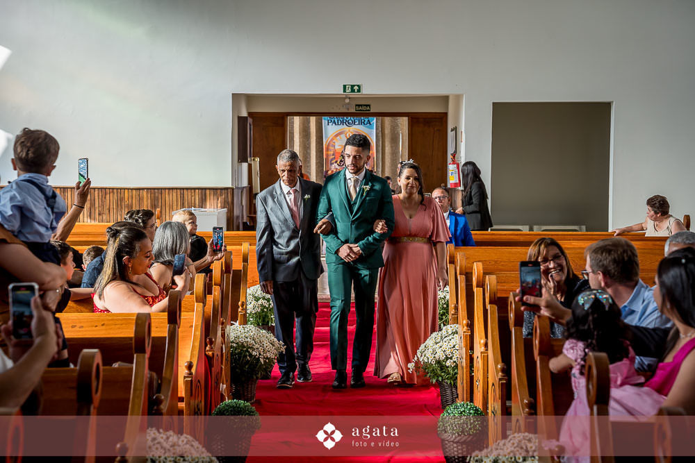 casamento catolico-casamento na igreja-fotografo de casamento-fotografo curitiba-fotografo-wedding-noiva-making of da noiva-casamento na igreja catolica-casamento sao jose dos pinhais-casal de noivos-casamento cristao-fotografo de familias-photo