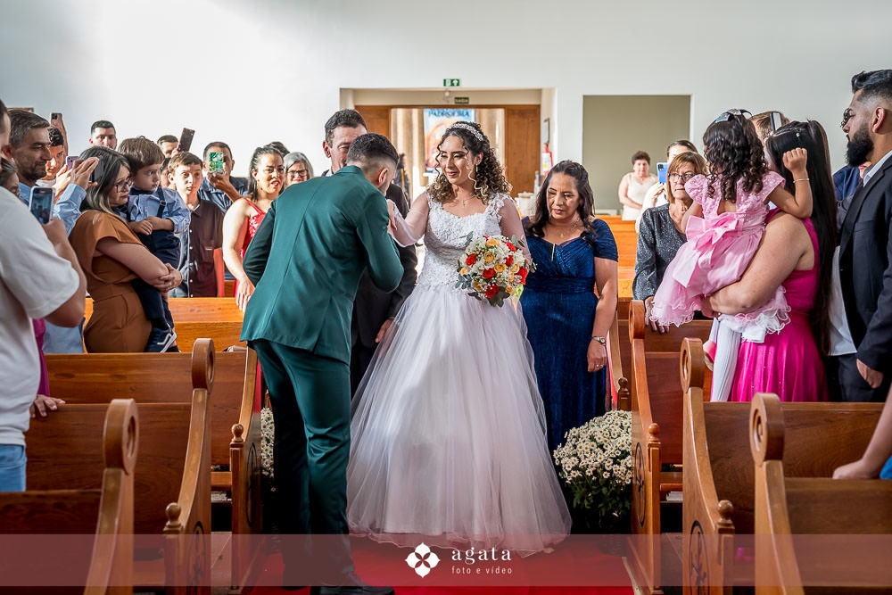 casamento catolico-casamento na igreja-fotografo de casamento-fotografo curitiba-fotografo-wedding-noiva-making of da noiva-casamento na igreja catolica-casamento sao jose dos pinhais-casal de noivos-casamento cristao-fotografo de familias-photo
