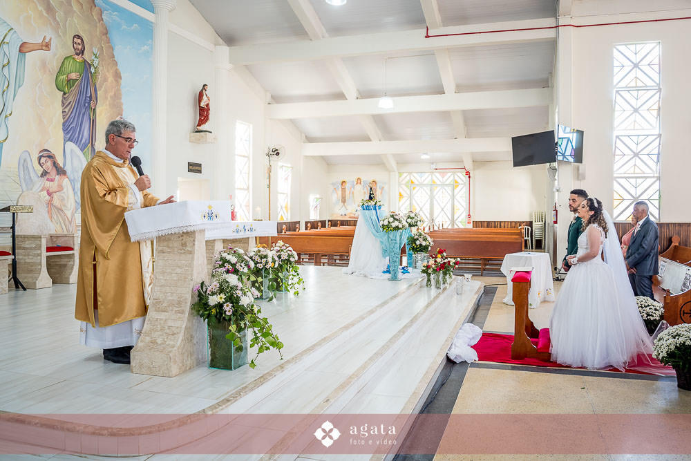casamento catolico-casamento na igreja-fotografo de casamento-fotografo curitiba-fotografo-wedding-noiva-making of da noiva-casamento na igreja catolica-casamento sao jose dos pinhais-casal de noivos-casamento cristao-fotografo de familias-photo