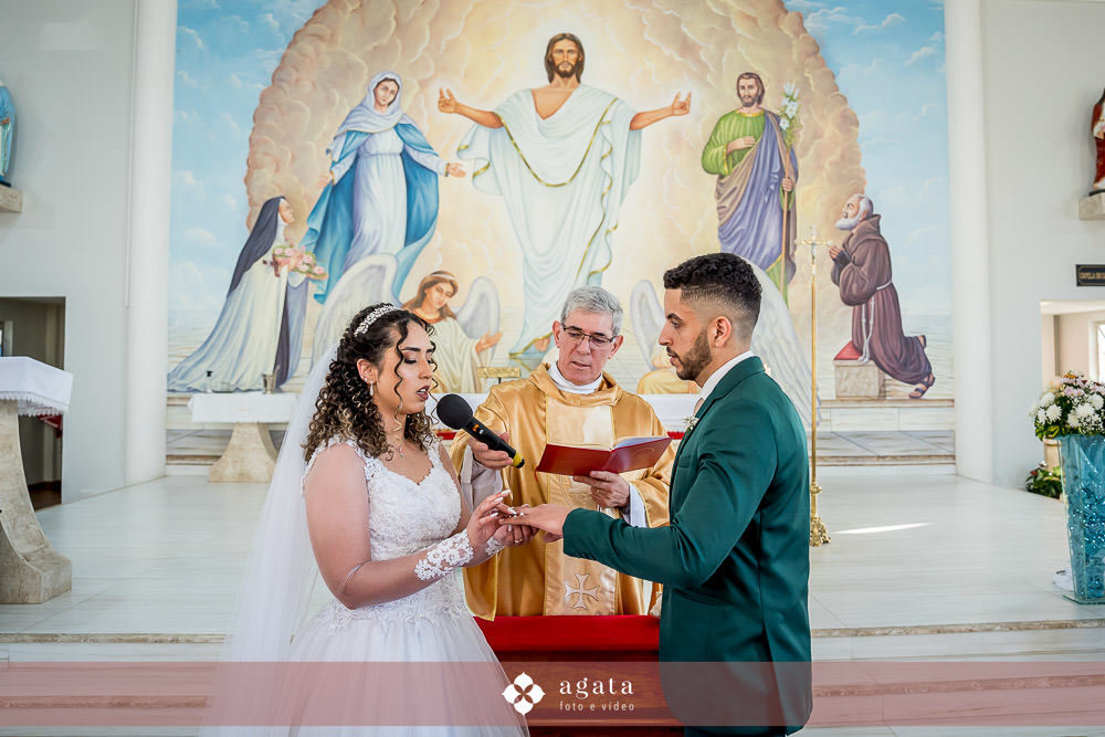 casamento catolico-casamento na igreja-fotografo de casamento-fotografo curitiba-fotografo-wedding-noiva-making of da noiva-casamento na igreja catolica-casamento sao jose dos pinhais-casal de noivos-sacramento-matrimonio-fotografo sjp-aliança