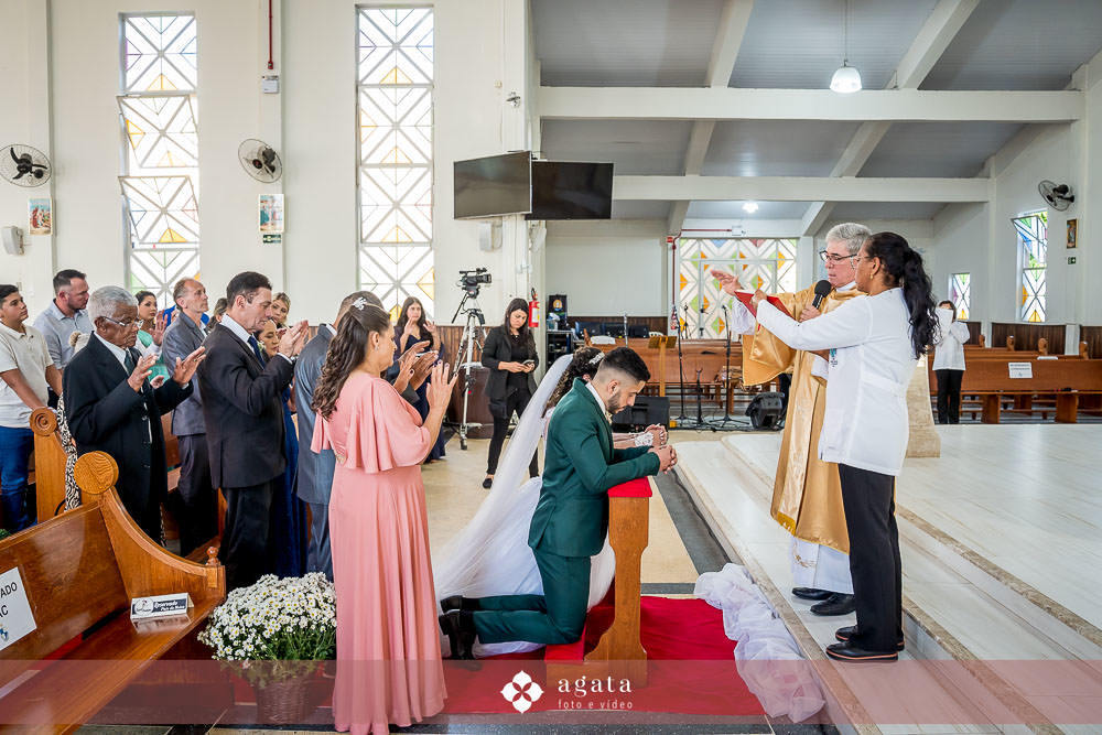 casamento catolico-casamento na igreja-fotografo de casamento-fotografo curitiba-fotografo-wedding-noiva-making of da noiva-casamento na igreja catolica-casamento sao jose dos pinhais-casal de noivos-sacramento-matrimonio-fotografo sjp-aliança