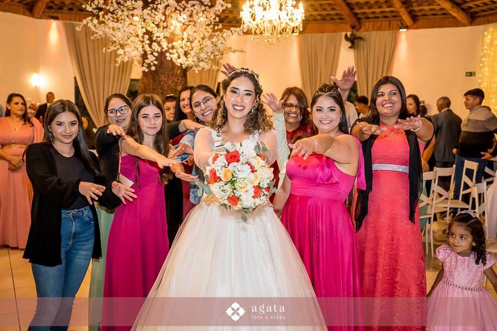 casamento catolico-casamento na igreja-fotografo de casamento-fotografo curitiba-fotografo-wedding-noiva-making of da noiva-casamento na igreja catolica-casamento sao jose dos pinhais-casal de noivos-sacramento-matrimonio-fotografo sjp-aliança