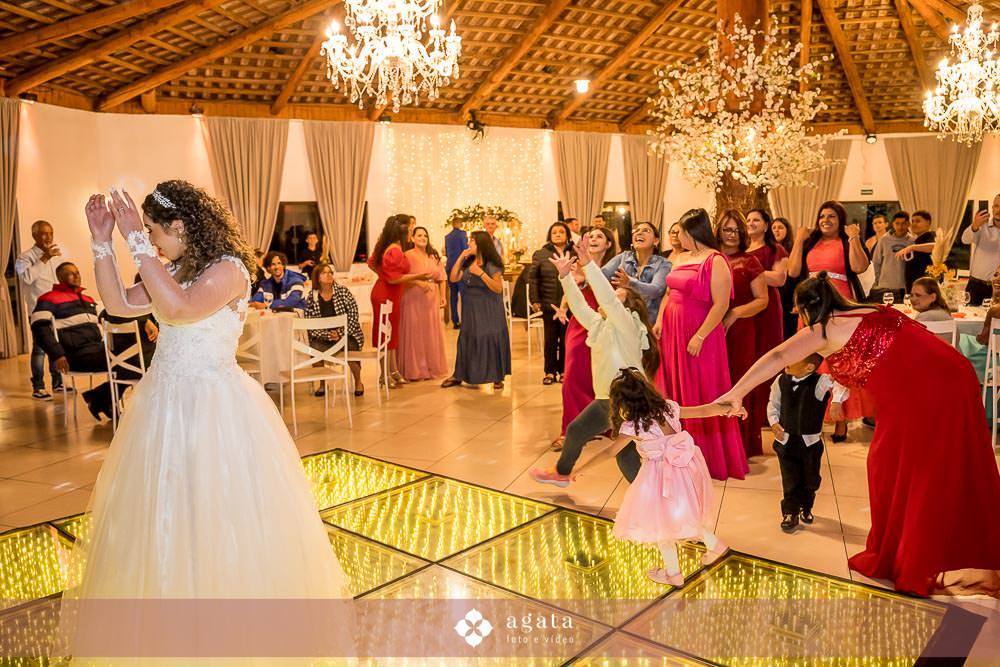 casamento catolico-casamento na igreja-fotografo de casamento-fotografo curitiba-fotografo-wedding-noiva-making of da noiva-casamento na igreja catolica-casamento sao jose dos pinhais-casal de noivos-sacramento-matrimonio-fotografo sjp-aliança