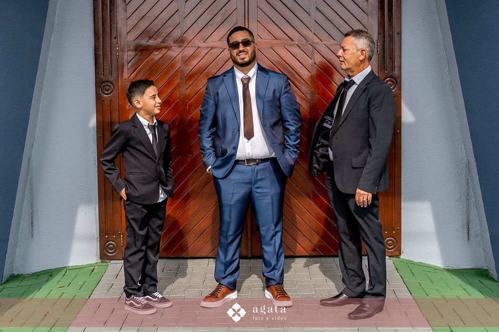 casamento catolico-casamento igreja catolica-fotografo de casamento-fotografo curitiba-fotografo de famiia-noivos catolicos-casamento na igreja-casamento2025-casamento CWB-casamento ao ar livre-making of da noiva-noiva com terço-rosário noiva-vestido  