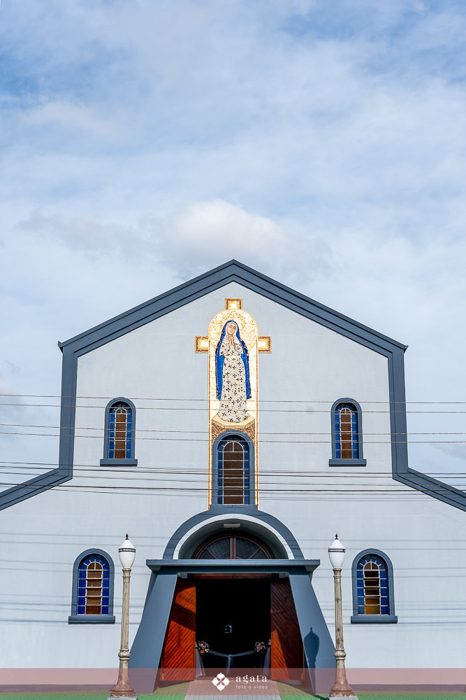 casamento catolico-casamento igreja catolica-fotografo de casamento-fotografo curitiba-fotografo de famiia-noivos catolicos-casamento na igreja-casamento2025-casamento CWB-casamento ao ar livre-making of da noiva-noiva com terço-rosário noiva-vestido  