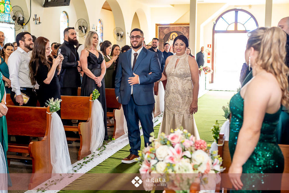 casamento catolico-casamento igreja catolica-fotografo de casamento-fotografo curitiba-fotografo de famiia-noivos catolicos-casamento na igreja-casamento2025-casamento CWB-casamento ao ar livre-making of da noiva-noiva com terço-rosário noiva-vestido  