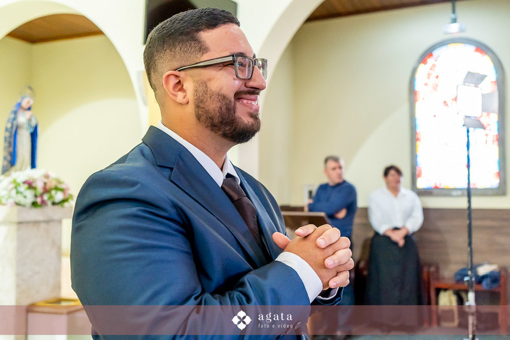 casamento catolico-casamento igreja catolica-fotografo de casamento-fotografo curitiba-fotografo de famiia-noivos catolicos-casamento na igreja-casamento2025-casamento CWB-casamento ao ar livre-making of da noiva-noiva com terço-rosário noiva-vestido  