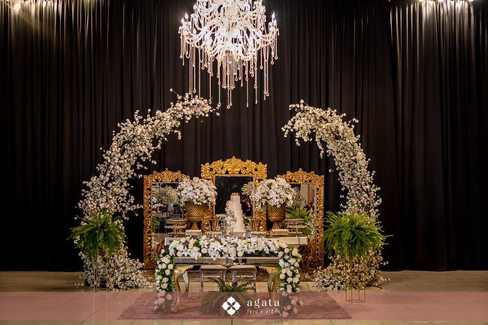 casamento catolico-casamento igreja catolica-fotografo de casamento-fotografo curitiba-fotografo de famiia-noivos catolicos-casamento na igreja-casamento2025-casamento CWB-casamento ao ar livre-making of da noiva-noiva com terço-rosário noiva-vestido  