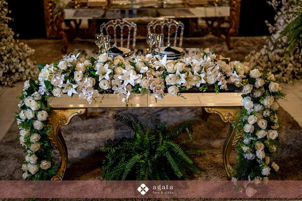 casamento catolico-casamento igreja catolica-fotografo de casamento-fotografo curitiba-fotografo de famiia-noivos catolicos-casamento na igreja-casamento2025-casamento CWB-casamento ao ar livre-making of da noiva-noiva com terço-rosário noiva-vestido  