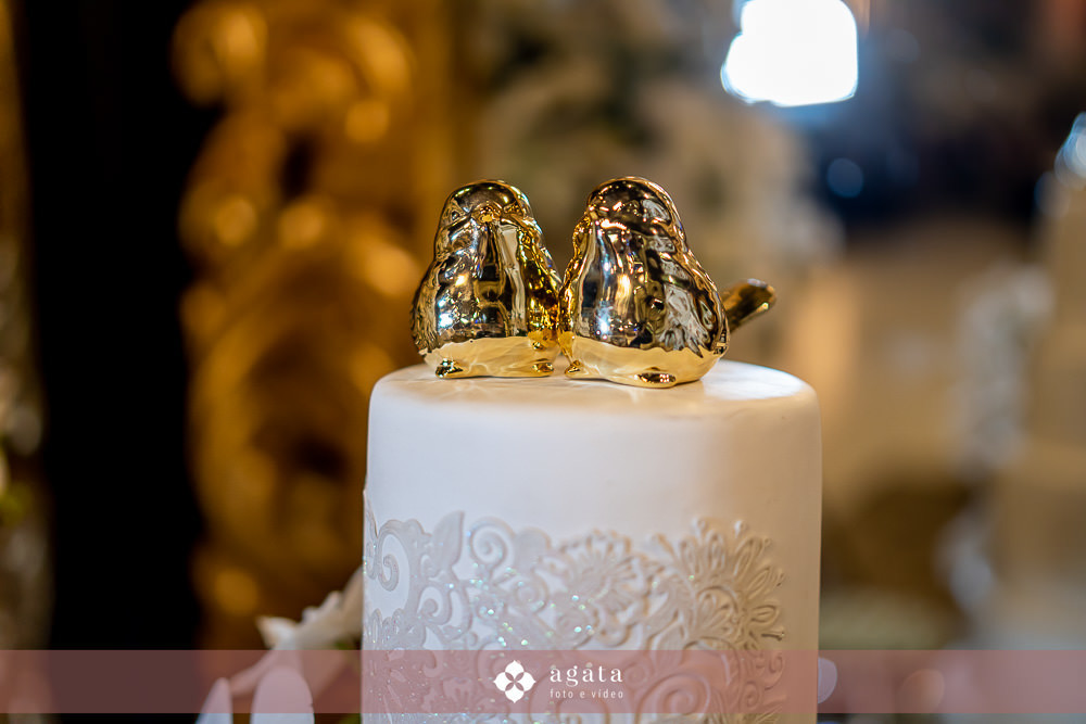 casamento catolico-casamento igreja catolica-fotografo de casamento-fotografo curitiba-fotografo de famiia-noivos catolicos-casamento na igreja-casamento2025-casamento CWB-casamento ao ar livre-making of da noiva-noiva com terço-rosário noiva-vestido  