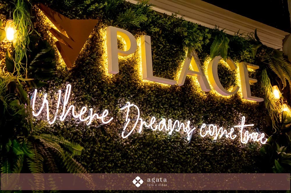 casamento catolico-casamento igreja catolica-fotografo de casamento-fotografo curitiba-fotografo de famiia-noivos catolicos-casamento na igreja-casamento2025-casamento CWB-casamento ao ar livre-making of da noiva-noiva com terço-rosário noiva-vestido  