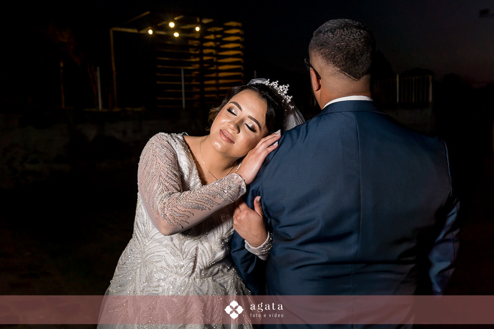 casamento catolico-casamento igreja catolica-fotografo de casamento-fotografo curitiba-fotografo de famiia-noivos catolicos-casamento na igreja-casamento2025-casamento CWB-casamento ao ar livre-making of da noiva-noiva com terço-rosário noiva-vestido  