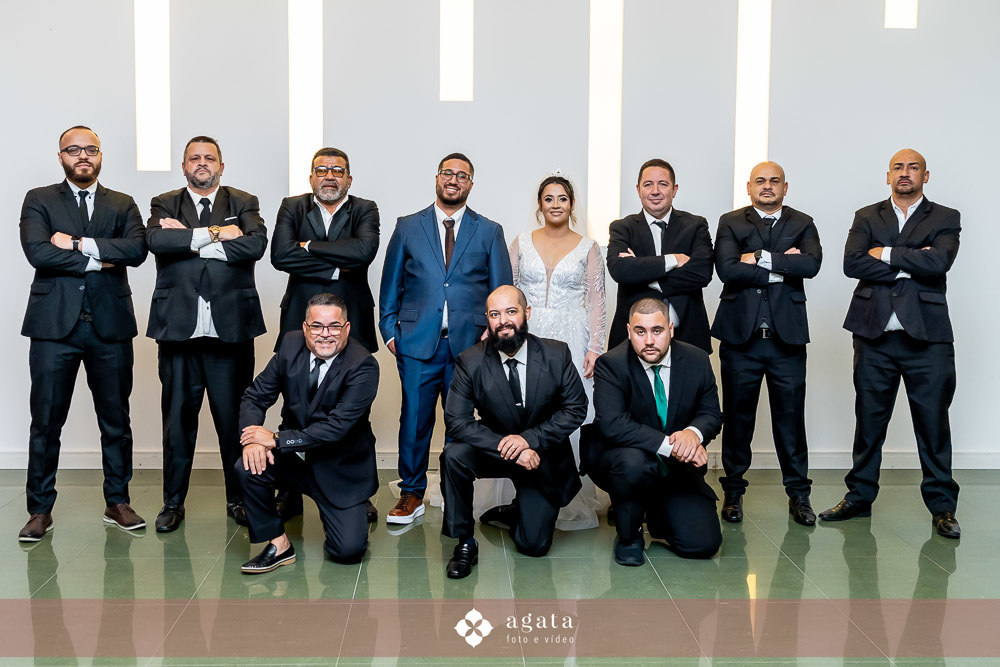 casamento catolico-casamento igreja catolica-fotografo de casamento-fotografo curitiba-fotografo de famiia-noivos catolicos-casamento na igreja-casamento2025-casamento CWB-casamento ao ar livre-making of da noiva-noiva com terço-rosário noiva-vestido  