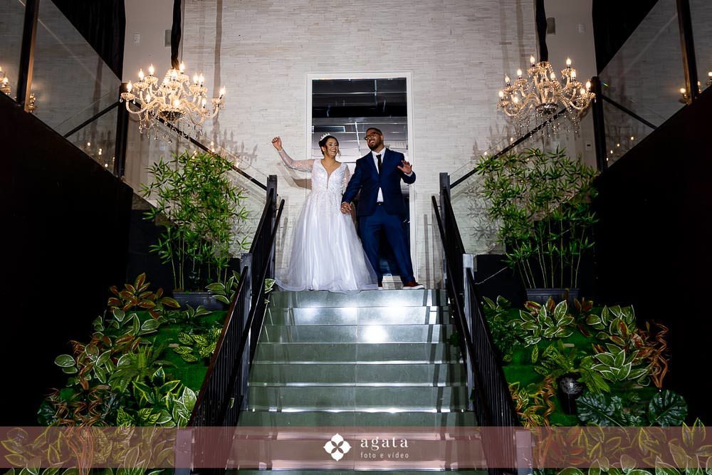 casamento catolico-casamento igreja catolica-fotografo de casamento-fotografo curitiba-fotografo de famiia-noivos catolicos-casamento na igreja-casamento2025-casamento CWB-casamento ao ar livre-making of da noiva-noiva com terço-rosário noiva-vestido  