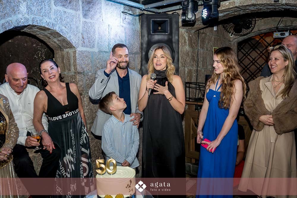 aniversario de 50 anos-50anos-castelo sao francisco-aniversario no castelo-fotografo curitiba-fotografo em curitiba-fotografo de aniversario-universo medieval-aniversario medieval-aniversario tenis-bolo fake-castelo em curitiba-aniversario 2025