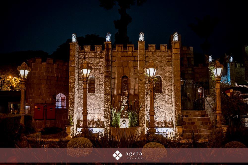 aniversario de 50 anos-50anos-castelo sao francisco-aniversario no castelo-fotografo curitiba-fotografo em curitiba-fotografo de aniversario-universo medieval-aniversario medieval-aniversario tenis-bolo fake-castelo em curitiba-aniversario 2025