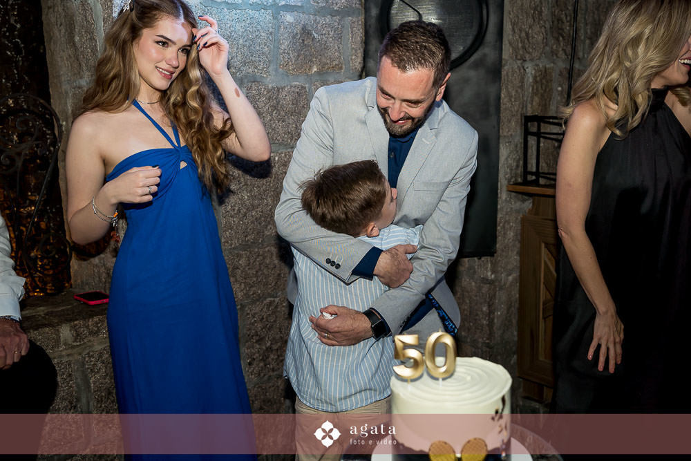 aniversario de 50 anos-50anos-castelo sao francisco-aniversario no castelo-fotografo curitiba-fotografo em curitiba-fotografo de aniversario-universo medieval-aniversario medieval-aniversario tenis-bolo fake-castelo em curitiba-aniversario 2025