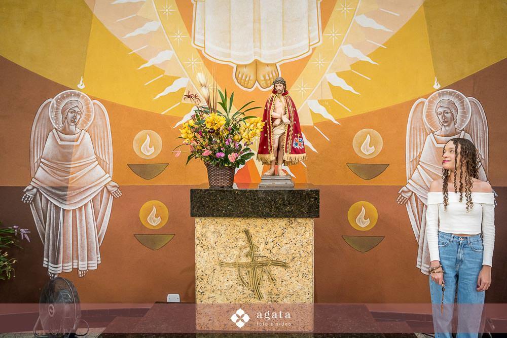 ensaio fotografico-ensaio debutante-ensaio menina-fotografo debutante curitiba-ensaio debutante-debutante curitiba-igreja catolica-debutante catolica-catolico-ensaio na igreja-santo terço-rosário-fotografo CWB-debutante 2025-debutante 2024-festa de 15 