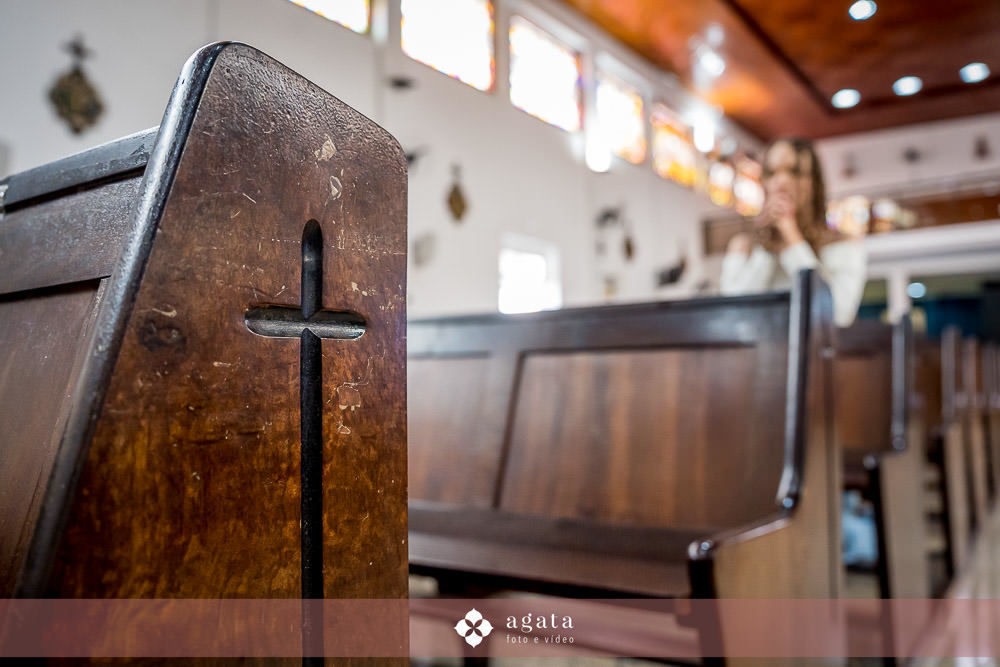 ensaio fotografico-ensaio debutante-ensaio menina-fotografo debutante curitiba-ensaio debutante-debutante curitiba-igreja catolica-debutante catolica-catolico-ensaio na igreja-santo terço-rosário-fotografo CWB-debutante 2025-debutante 2024-festa de 15 