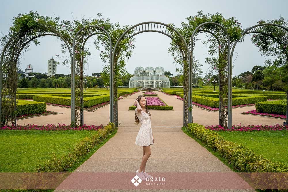 ensaio fotografico-ensaio debutante-ensaio menina-fotografo debutante curitiba-ensaio debutante-debutante curitiba-igreja catolica-debutante catolica-catolico-ensaio na igreja-santo terço-rosário-fotografo CWB-debutante 2025-debutante 2024-festa de 15 