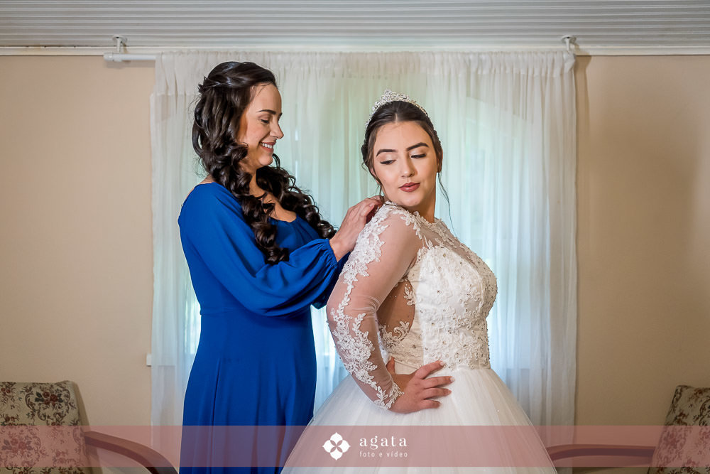 casamento curitiba-fotografo curitiba-fotografo de casamento-casamento CCB-casamento cristao-casal cristao-chacara caprini eventos-noiva-vestido de noiva-congregaçao cristã no brasil-noiva crista-mocidade-buque de noiva-penteado de noiva-fotos casamento