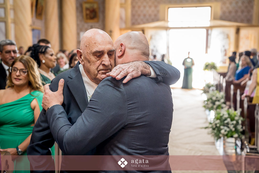 casamento na igreja-casamento curitiba-ftografo de casamento-fotografo curitiba-wedding-casal catolico-casamento catolico-noiva-casamento 2025-melhor fotografo-matrimônio católico-sacramento-casamento tradicional-festa de casamento-igreja de colombo-bride