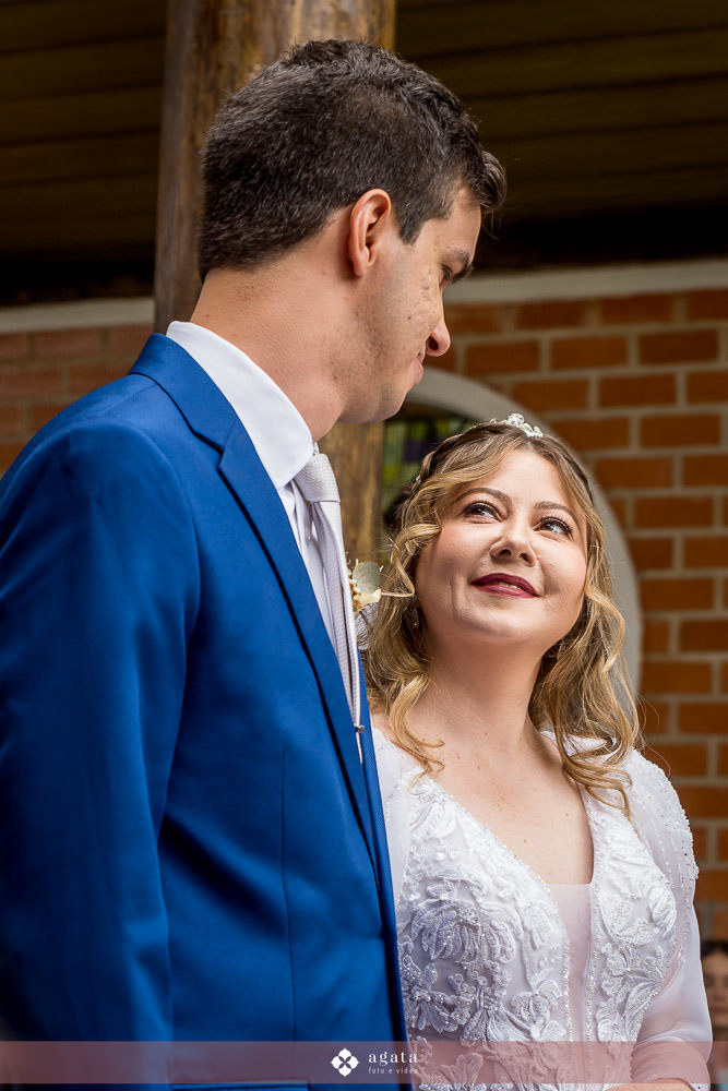 casamento ao ar livre-fotografo de casamento-fotografo curitiba-fotografo curitiba-casamento curitiba-haras fortaleza-noiva-casal ccb-making of da noiva-vestido de noiva-noiva curitiba-casamento na capela-wedding chapel-casamento rustico-decoração-buque