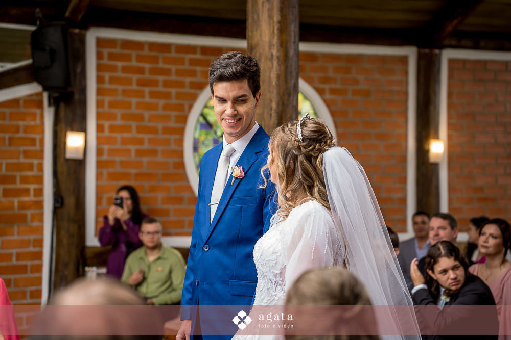 casamento ao ar livre-fotografo de casamento-fotografo curitiba-fotografo curitiba-casamento curitiba-haras fortaleza-noiva-casal ccb-making of da noiva-vestido de noiva-noiva curitiba-casamento na capela-wedding chapel-casamento rustico-decoração-buque